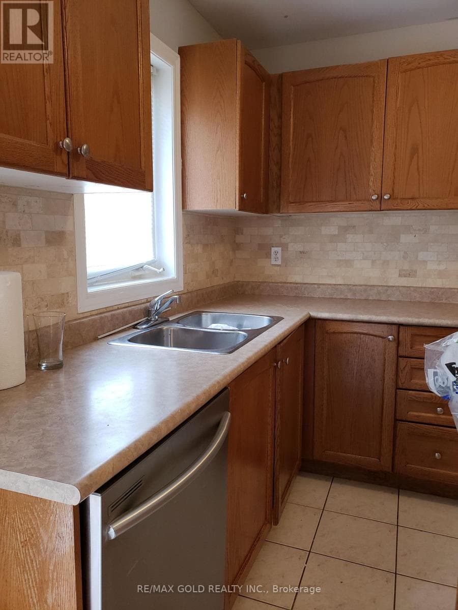 Single Family at Upper- 431 Krotone Crescent, Mississauga (Meadowvale Village), Ontario - Photo 6 - RE/MAX Garden City Realty