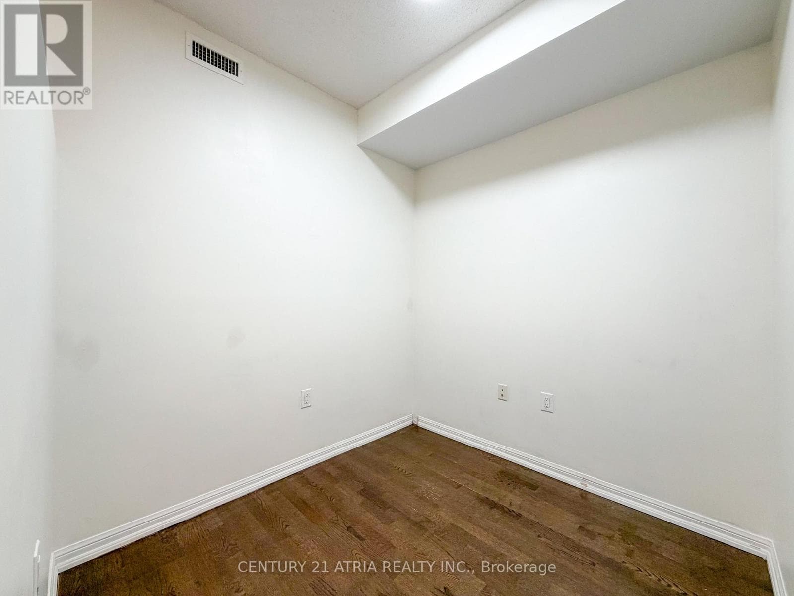 Single Family at 2506- 125 Western Battery Road, Toronto (Niagara), Ontario - Photo 9 - RE/MAX Garden City Realty