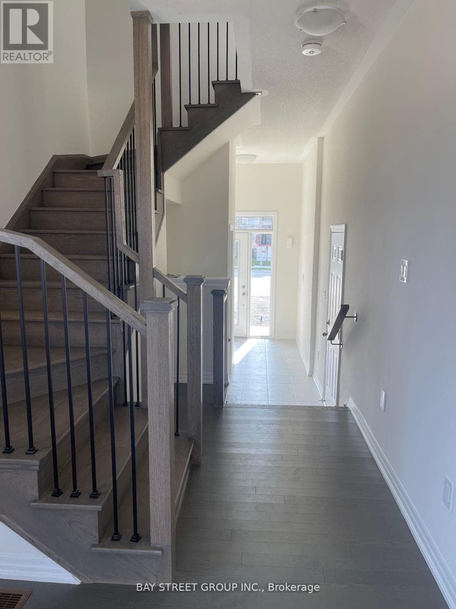 Single Family at 160 William Booth Avenue, Newmarket (Woodland Hill), Ontario - Photo 3 - RE/MAX Garden City Realty