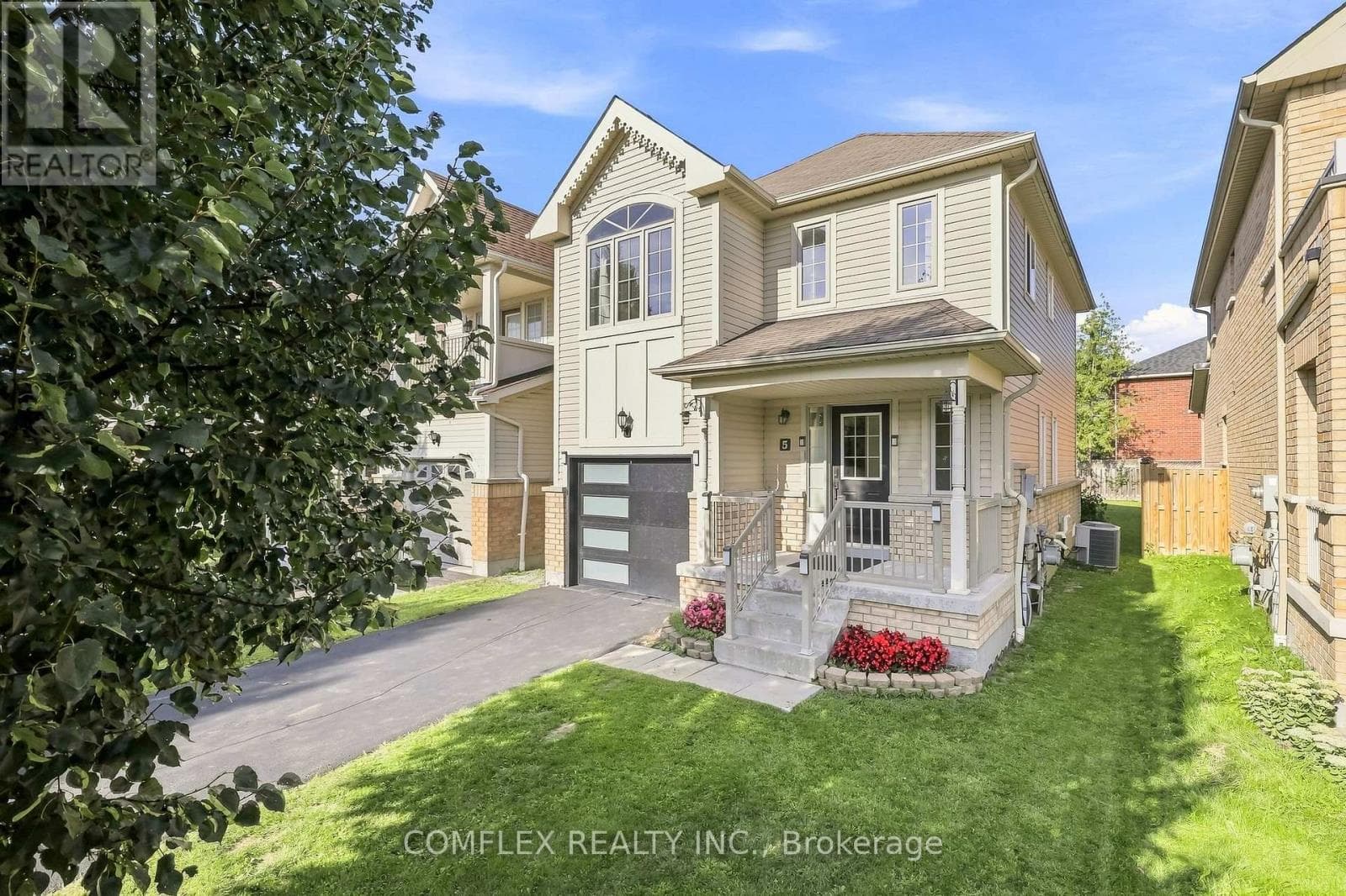Single Family at 5 Rich Crescent, Whitby (Williamsburg), Ontario - Photo 2 - RE/MAX Garden City Realty