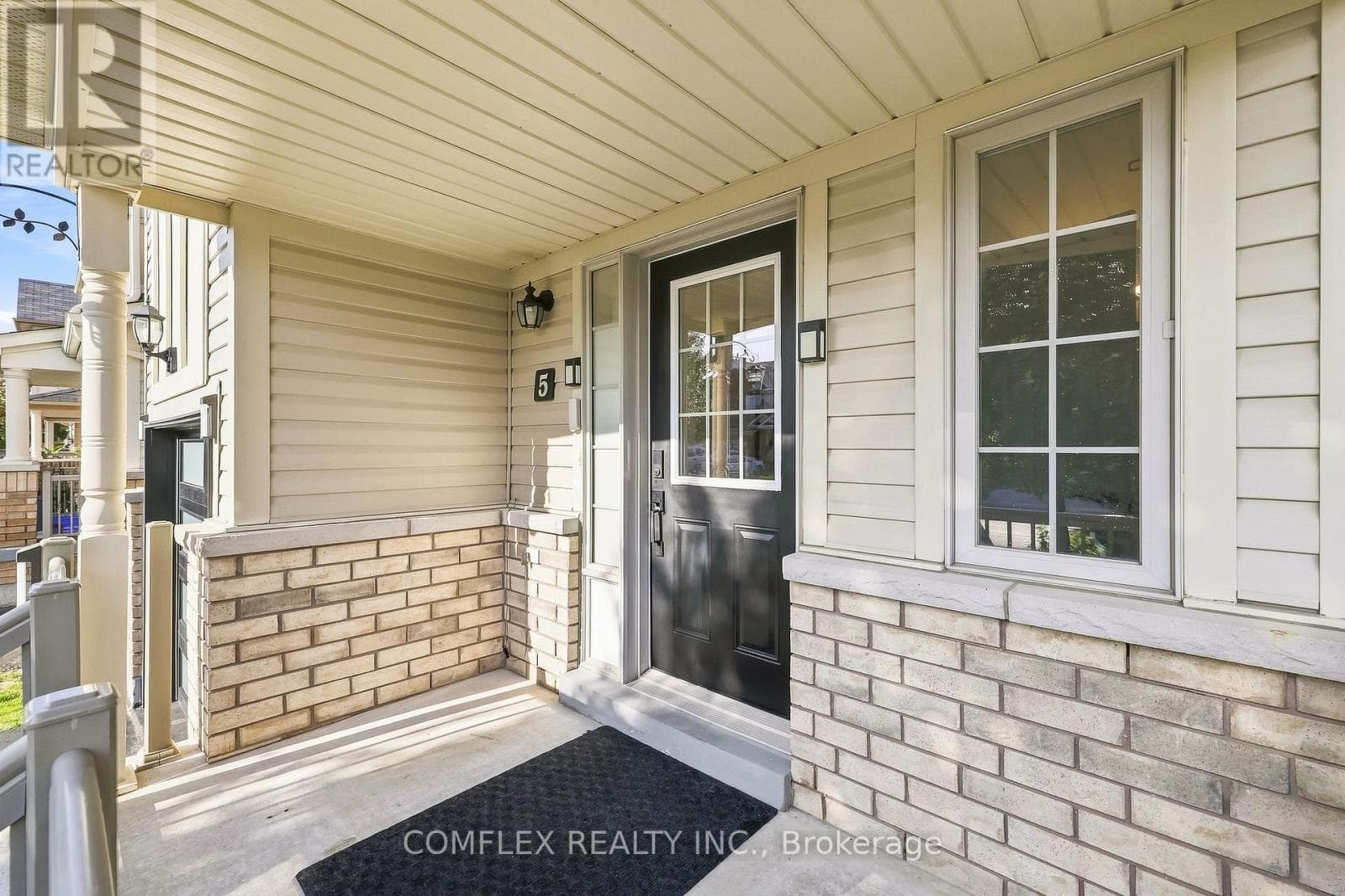 Single Family at 5 Rich Crescent, Whitby (Williamsburg), Ontario - Photo 4 - RE/MAX Garden City Realty