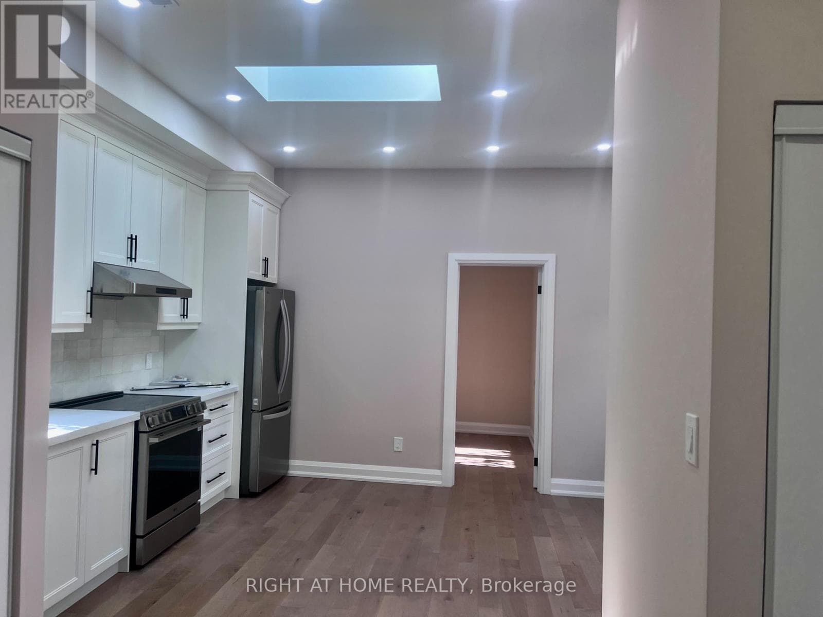 Single Family at 41 Dromore Garden Suite Crescent, Toronto (Newtonbrook West), Ontario - Photo 2 - RE/MAX Garden City Realty