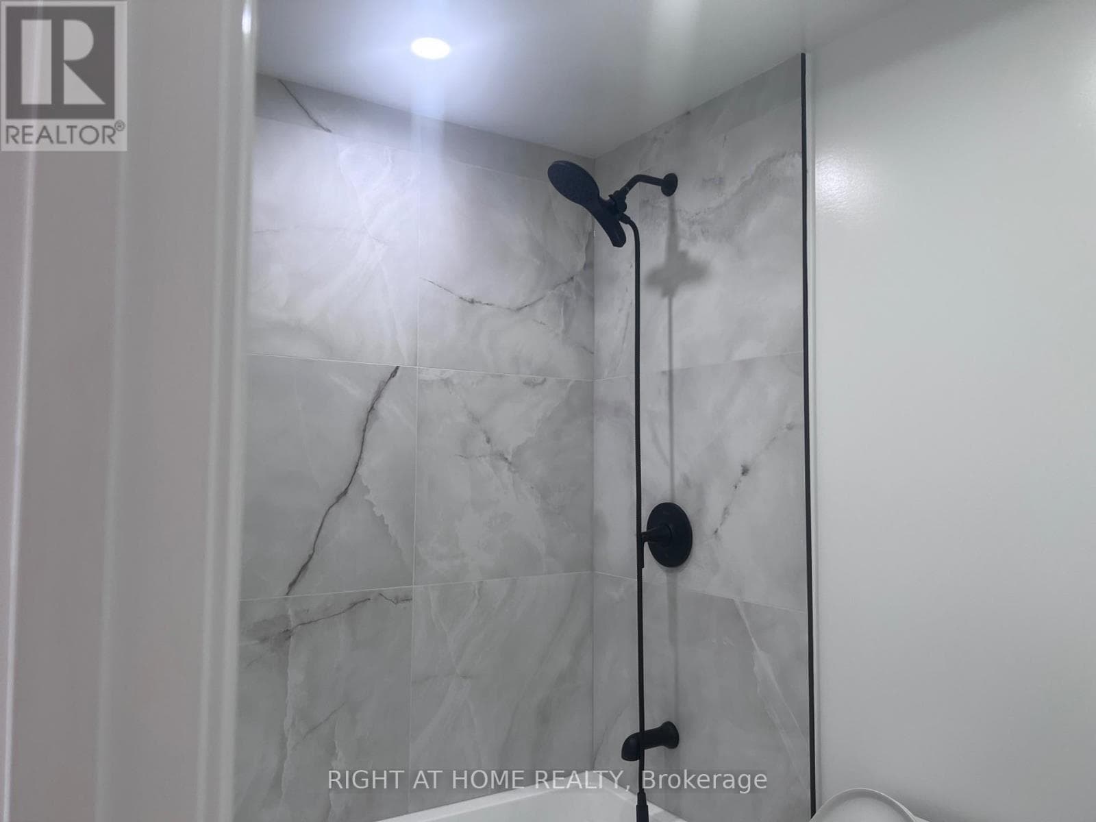 Single Family at 41 Dromore Garden Suite Crescent, Toronto (Newtonbrook West), Ontario - Photo 5 - RE/MAX Garden City Realty