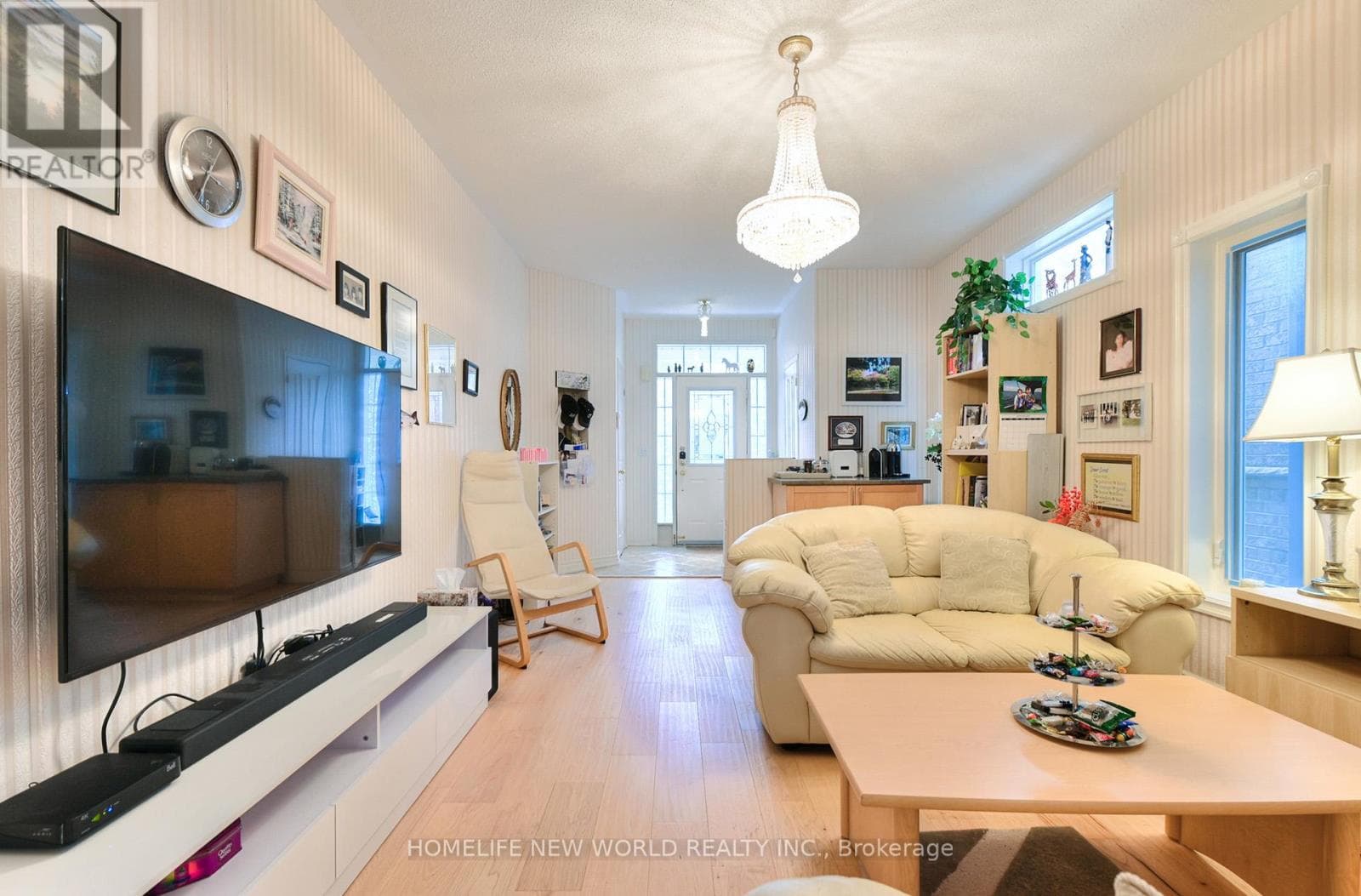 Single Family at 7 Fairlawn Avenue, Markham (Berczy), Ontario - Photo 4 - RE/MAX Garden City Realty
