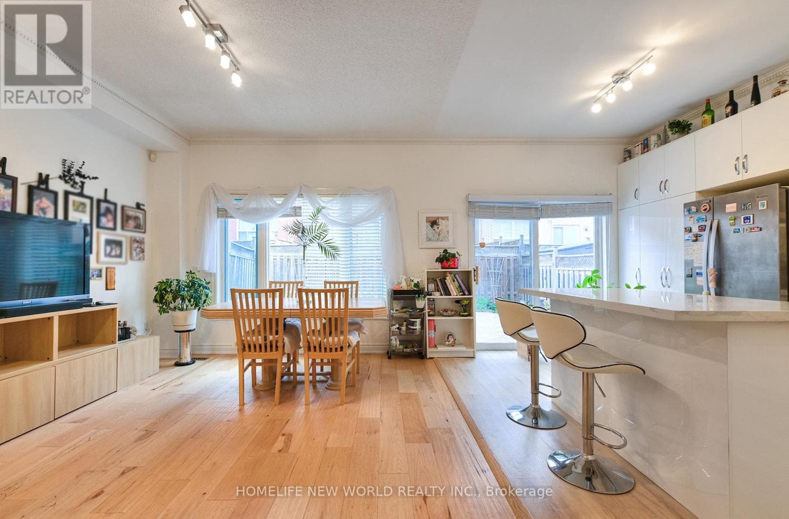 Single Family at 7 Fairlawn Avenue, Markham (Berczy), Ontario - Photo 5 - RE/MAX Garden City Realty