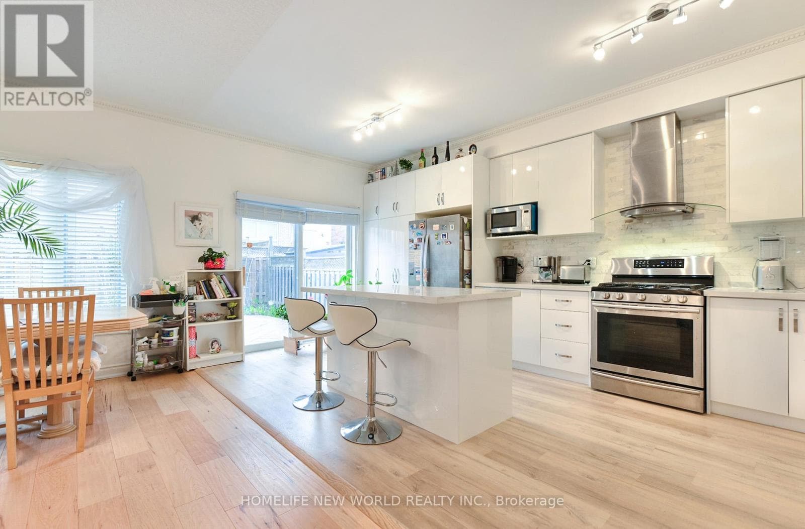 Single Family at 7 Fairlawn Avenue, Markham (Berczy), Ontario - Photo 6 - RE/MAX Garden City Realty
