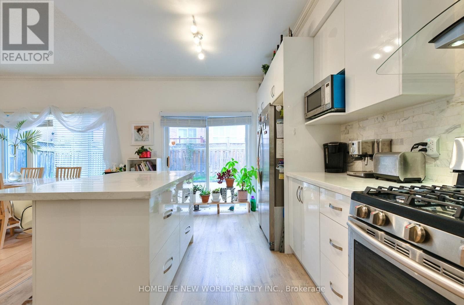 Single Family at 7 Fairlawn Avenue, Markham (Berczy), Ontario - Photo 8 - RE/MAX Garden City Realty