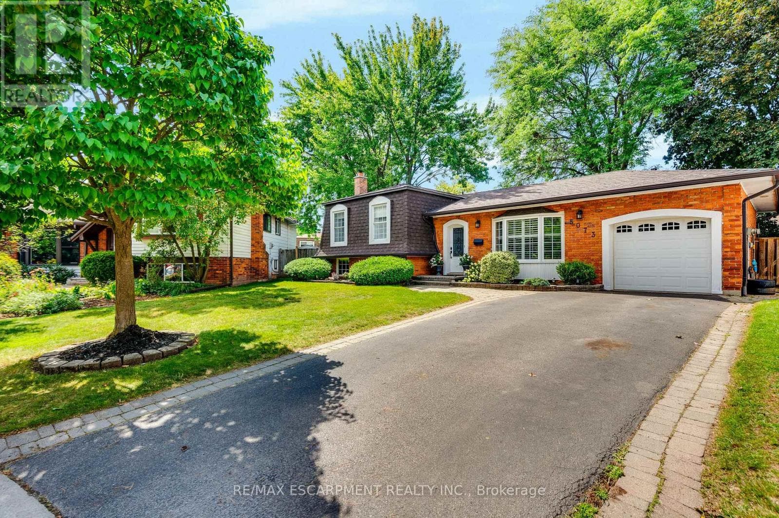 Single Family at 5073 Queen's Court, Burlington (Appleby), Ontario - Photo 2 - RE/MAX Garden City Realty