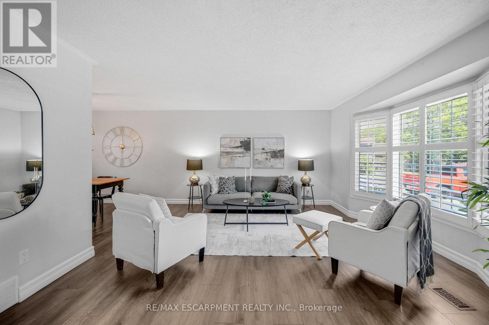 Single Family at 5073 Queen's Court, Burlington (Appleby), Ontario - Photo 4 - RE/MAX Garden City Realty