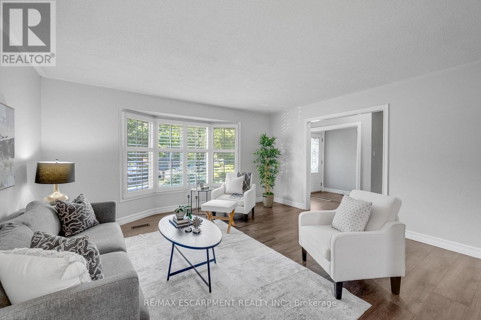 Single Family at 5073 Queen's Court, Burlington (Appleby), Ontario - Photo 7 - RE/MAX Garden City Realty
