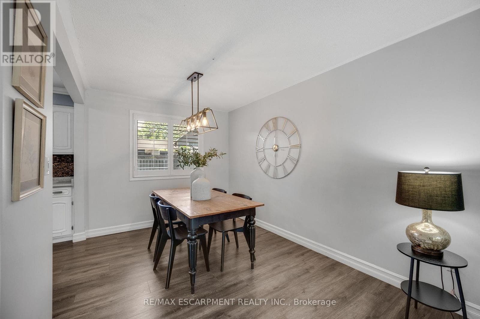 Single Family at 5073 Queen's Court, Burlington (Appleby), Ontario - Photo 8 - RE/MAX Garden City Realty