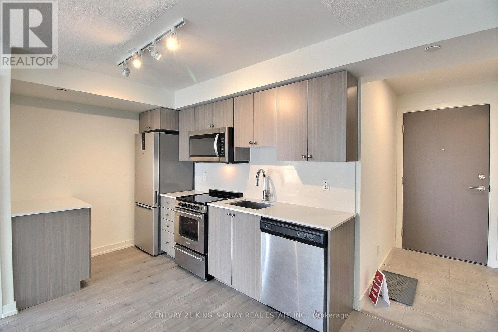 Single Family at 907- 10 Wilby Crescent, Toronto (Weston), Ontario - Photo 2 - RE/MAX Garden City Realty