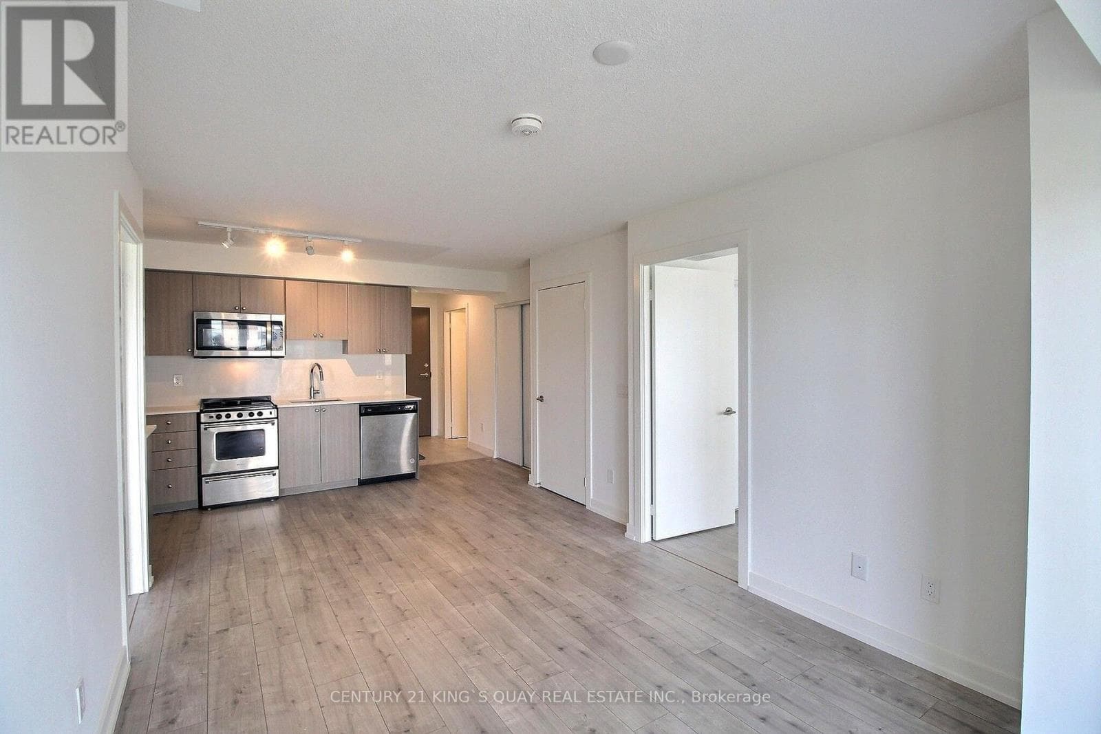 Single Family at 907- 10 Wilby Crescent, Toronto (Weston), Ontario - Photo 3 - RE/MAX Garden City Realty