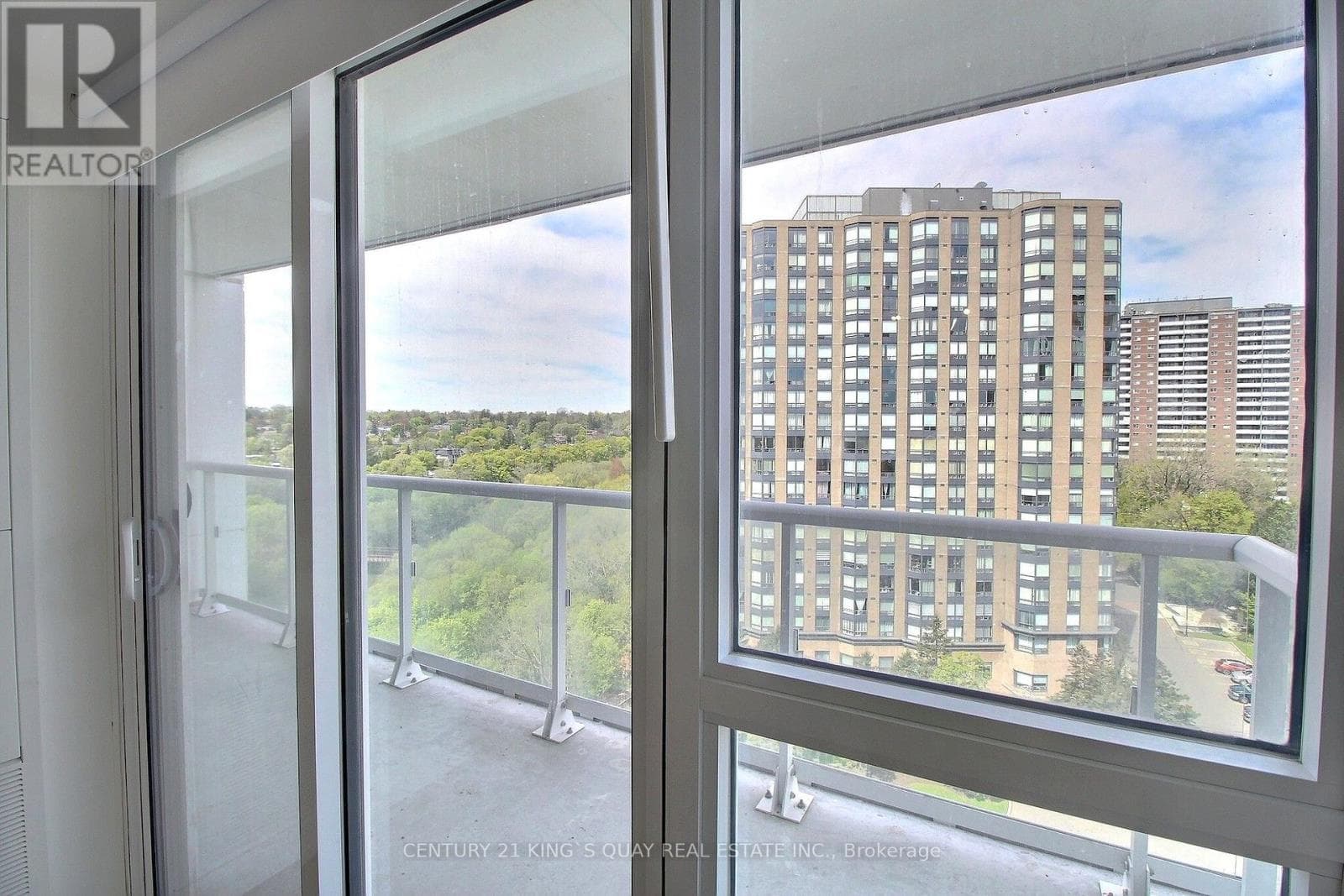 Single Family at 907- 10 Wilby Crescent, Toronto (Weston), Ontario - Photo 6 - RE/MAX Garden City Realty