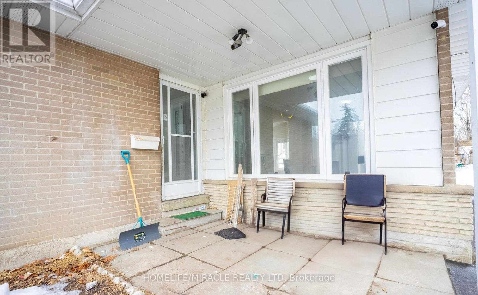 Single Family at 60 Centre Street, Brampton (Brampton East), Ontario - Photo 3 - RE/MAX Garden City Realty