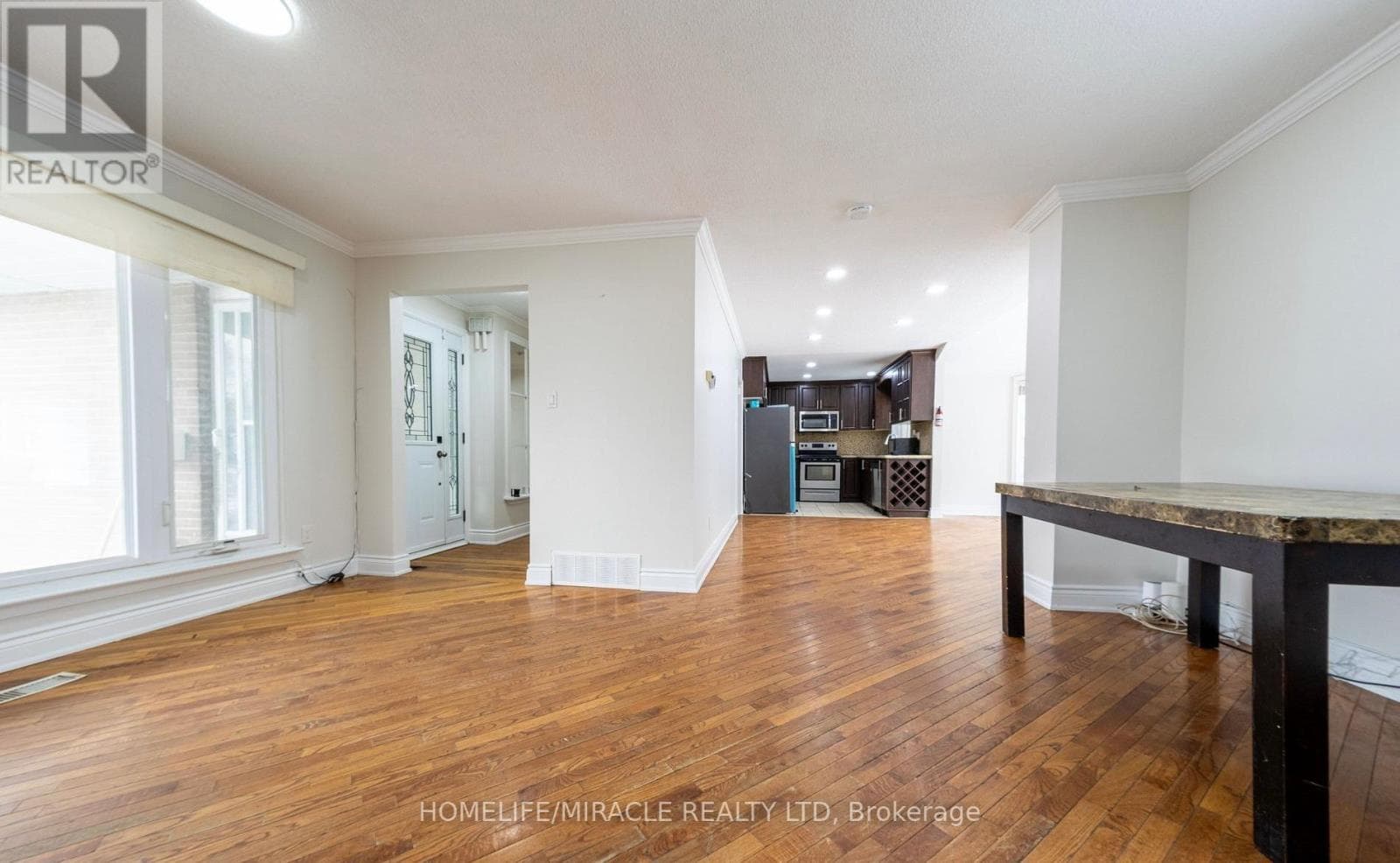 Single Family at 60 Centre Street, Brampton (Brampton East), Ontario - Photo 6 - RE/MAX Garden City Realty