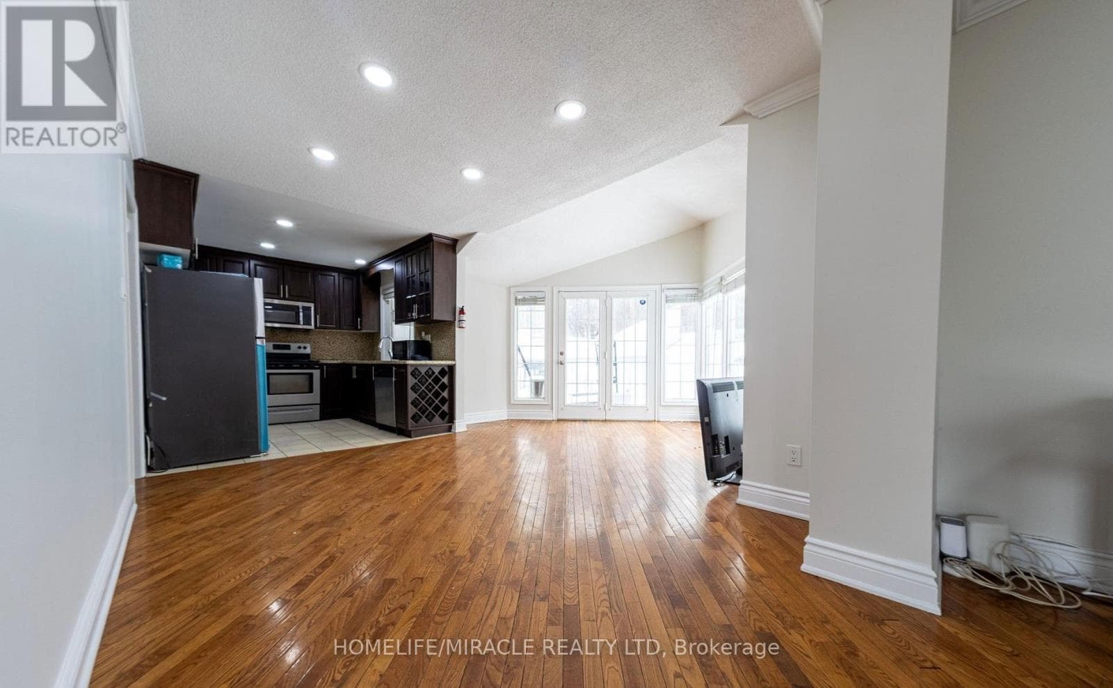 Single Family at 60 Centre Street, Brampton (Brampton East), Ontario - Photo 7 - RE/MAX Garden City Realty