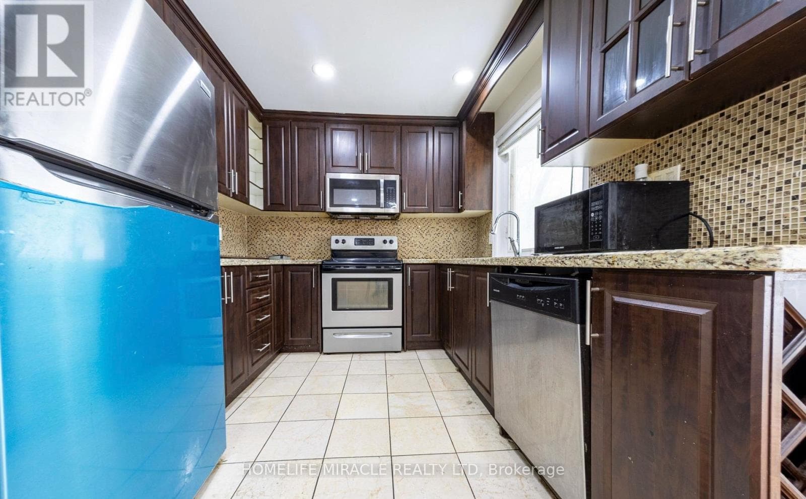 Single Family at 60 Centre Street, Brampton (Brampton East), Ontario - Photo 9 - RE/MAX Garden City Realty