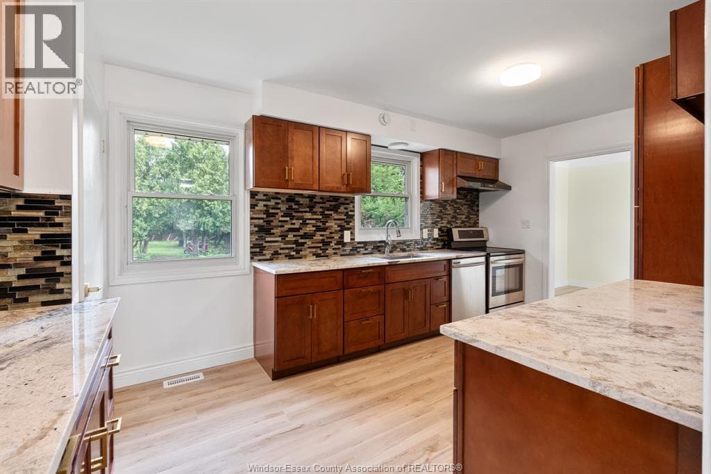 Single Family at 970 Morand Street, Windsor, Ontario - Photo 10 - RE/MAX Garden City Realty