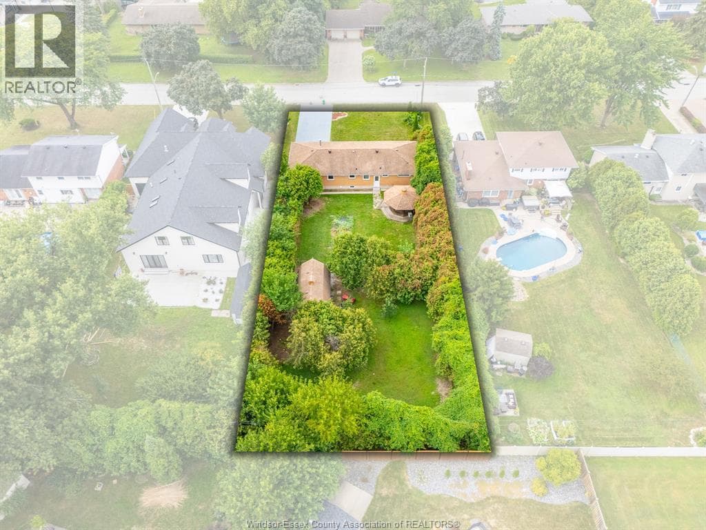 Single Family at 970 Morand Street, Windsor, Ontario - Photo 2 - RE/MAX Garden City Realty