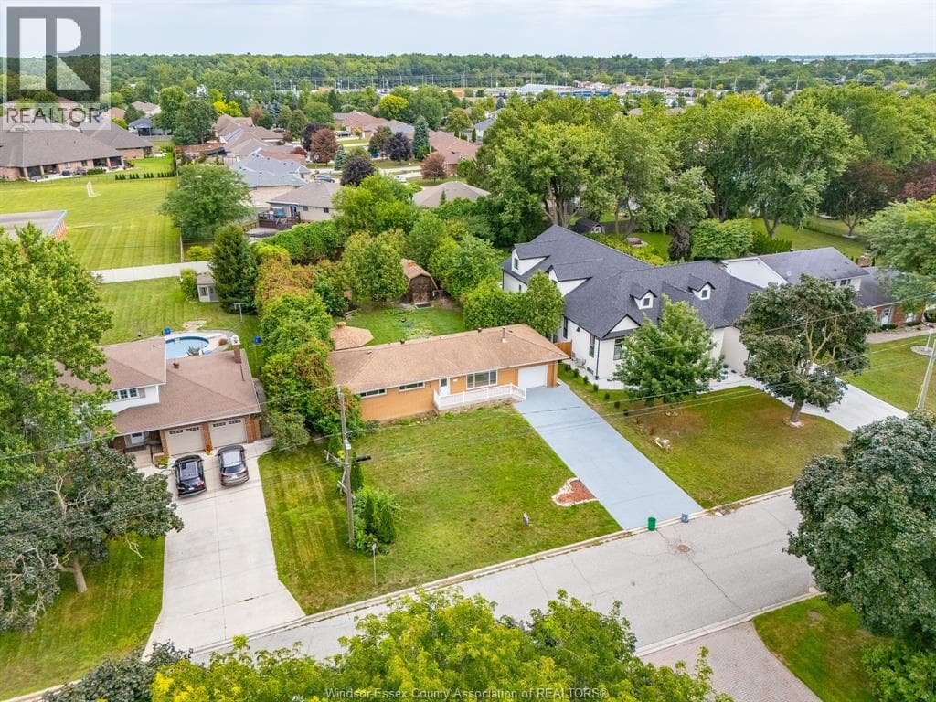 Single Family at 970 Morand Street, Windsor, Ontario - Photo 5 - RE/MAX Garden City Realty