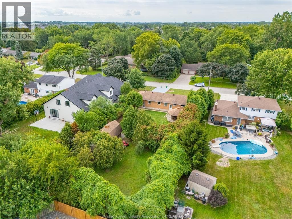Single Family at 970 Morand Street, Windsor, Ontario - Photo 7 - RE/MAX Garden City Realty