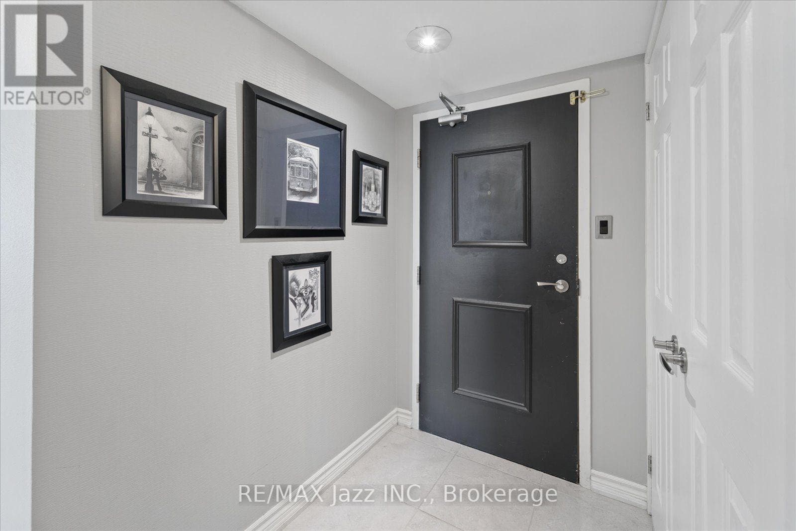 Single Family at 1003- 360 Watson Street, Whitby (Port Whitby), Ontario - Photo 4 - RE/MAX Garden City Realty