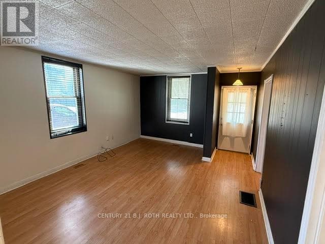 Single Family at 26 Caroline Street, Barrie (City Centre), Ontario - Photo 2 - RE/MAX Garden City Realty