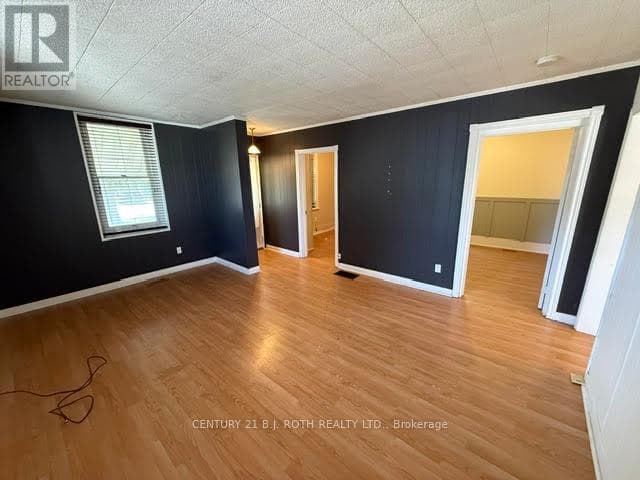Single Family at 26 Caroline Street, Barrie (City Centre), Ontario - Photo 3 - RE/MAX Garden City Realty