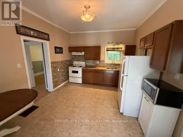 Single Family at 26 Caroline Street, Barrie (City Centre), Ontario - Photo 5 - RE/MAX Garden City Realty