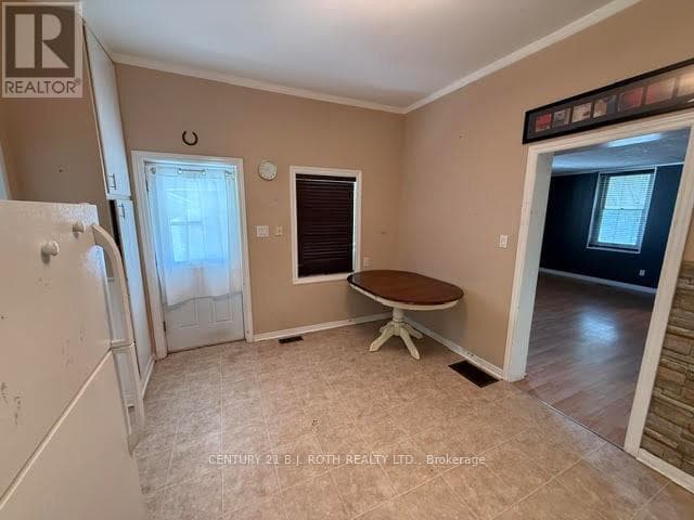 Single Family at 26 Caroline Street, Barrie (City Centre), Ontario - Photo 6 - RE/MAX Garden City Realty