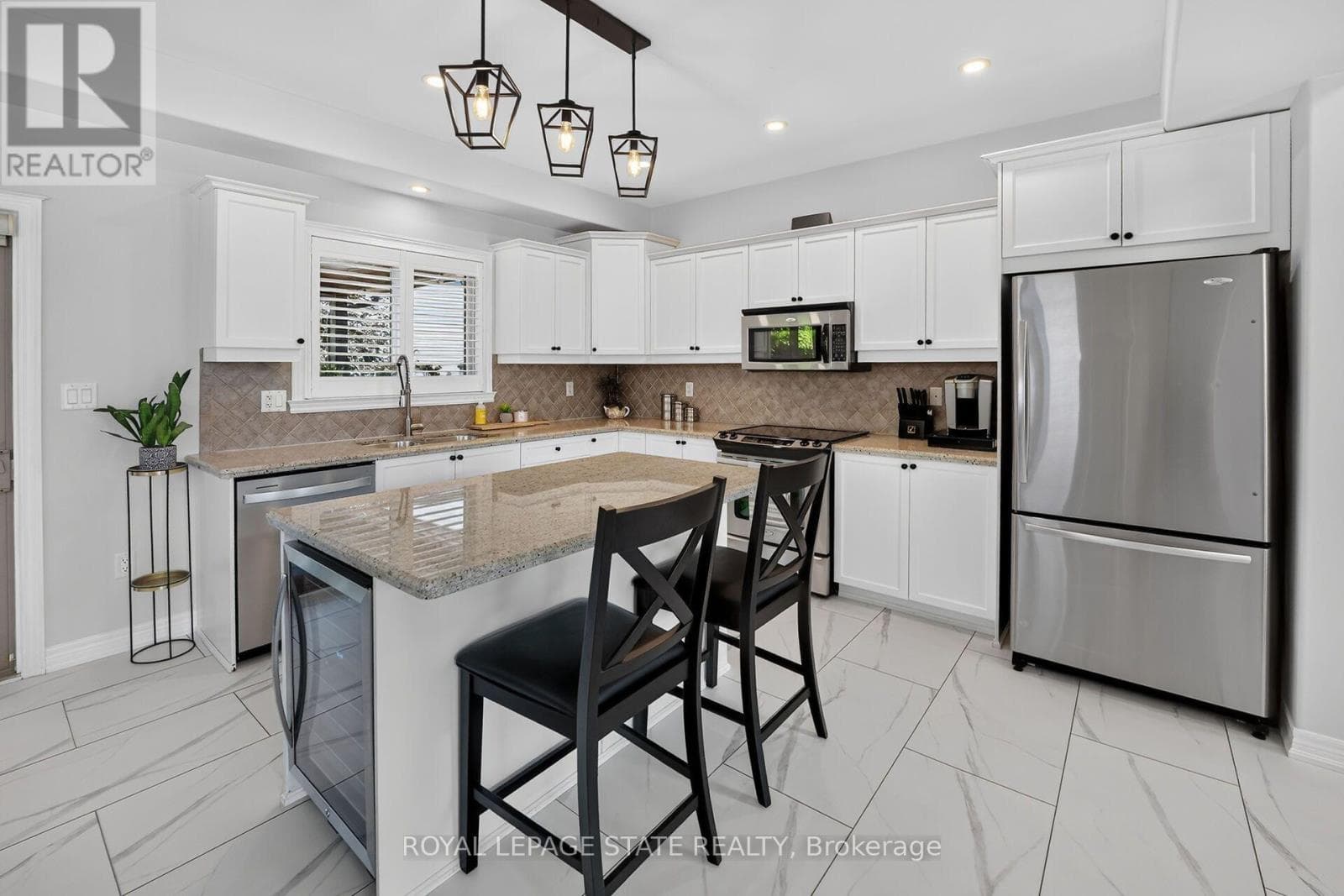 Single Family at 4079 Stadelbauer Drive, Lincoln (Beamsville), Ontario - Photo 8 - RE/MAX Garden City Realty