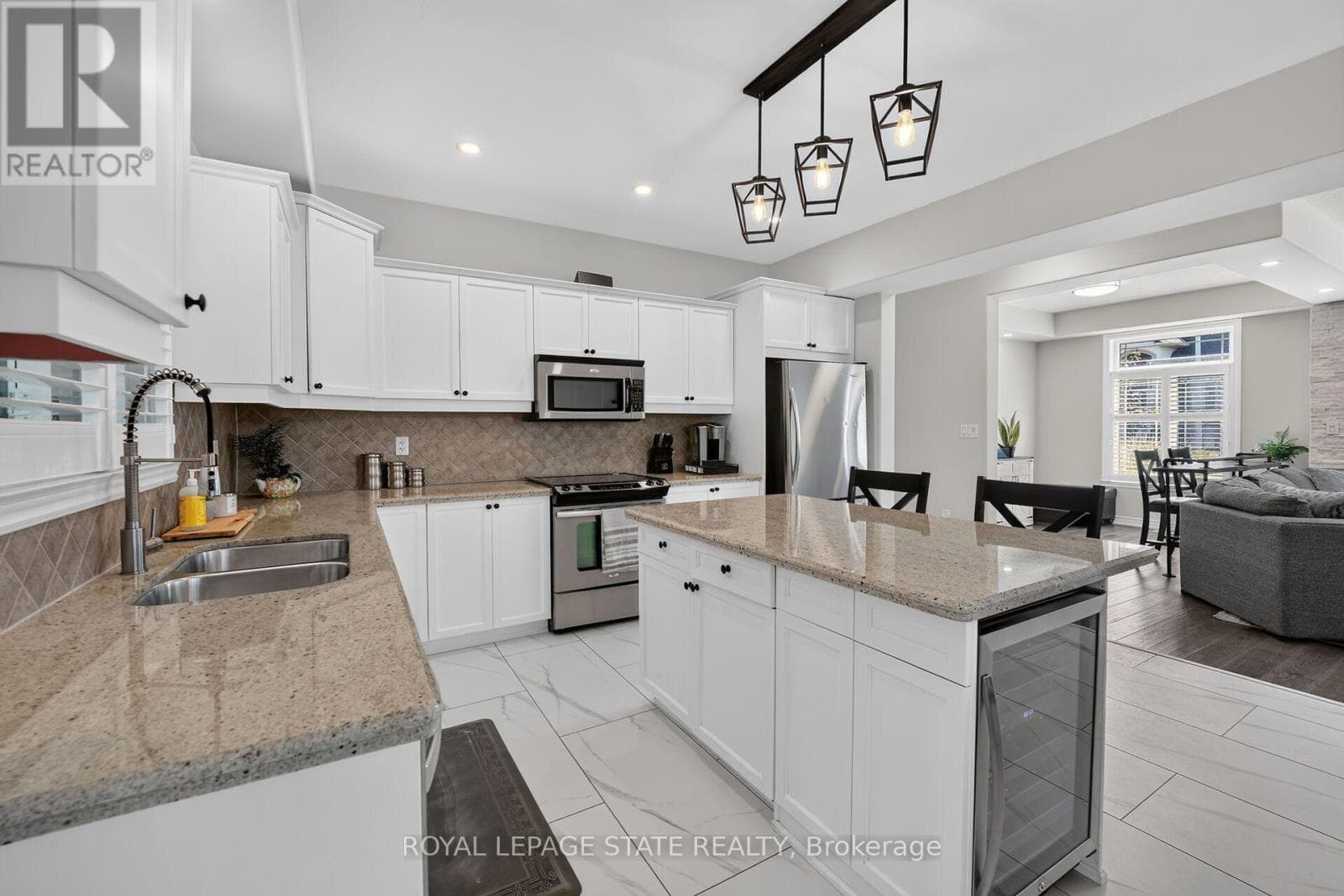 Single Family at 4079 Stadelbauer Drive, Lincoln (Beamsville), Ontario - Photo 9 - RE/MAX Garden City Realty