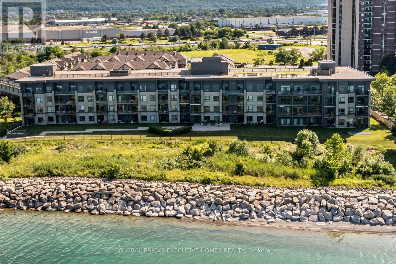 #106- 35 Southshore Crescent