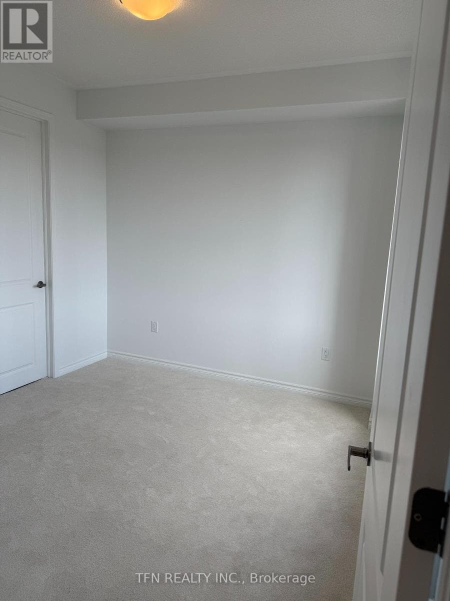 Single Family at 26 Pearen Lane, Barrie (City Centre), Ontario - Photo 5 - RE/MAX Garden City Realty