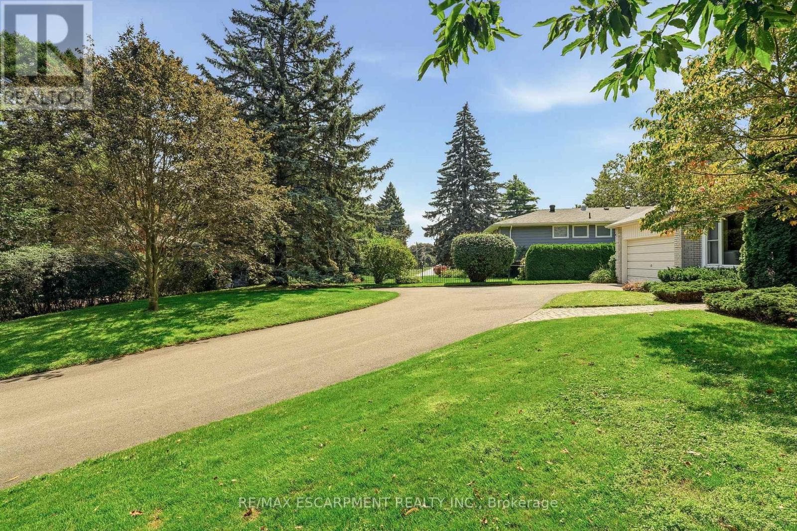 Single Family at 359 Lark Avenue, Burlington (LaSalle), Ontario - Photo 4 - RE/MAX Garden City Realty