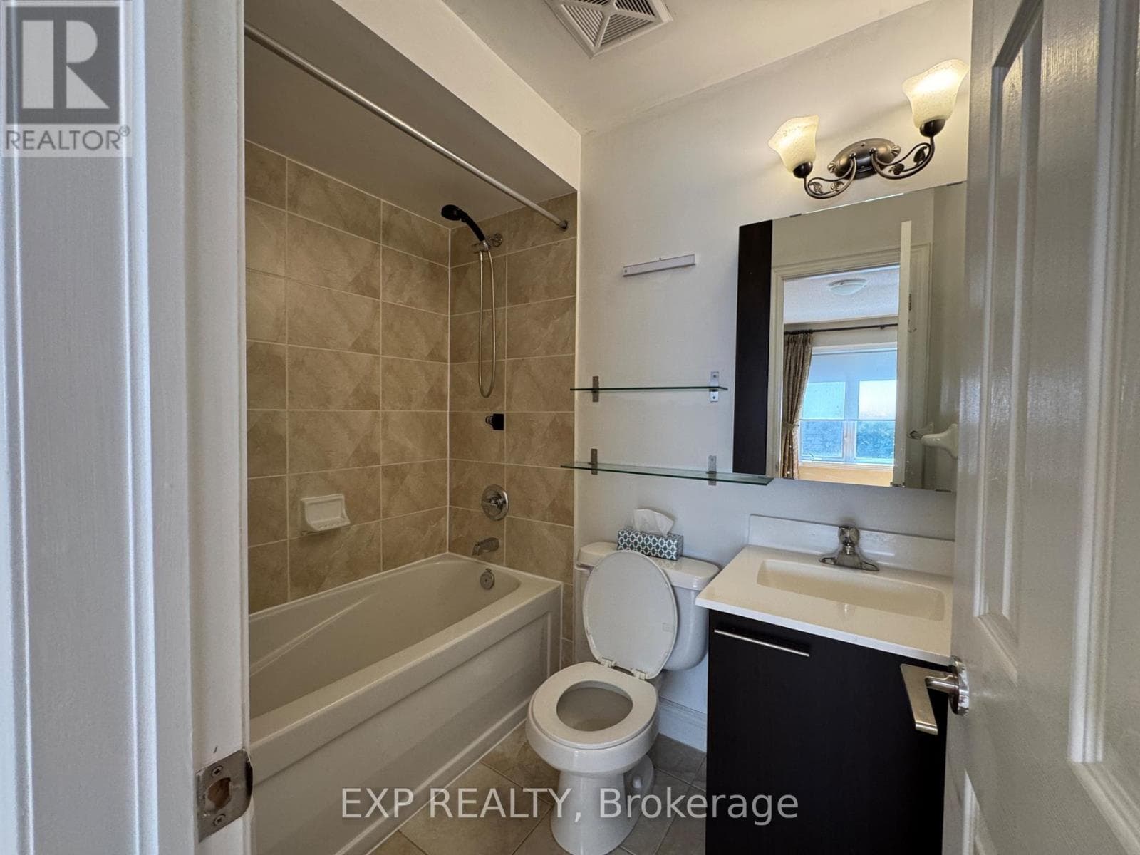 Single Family at 57 Galleria Parkway, Markham (Commerce Valley), Ontario - Photo 10 - RE/MAX Garden City Realty