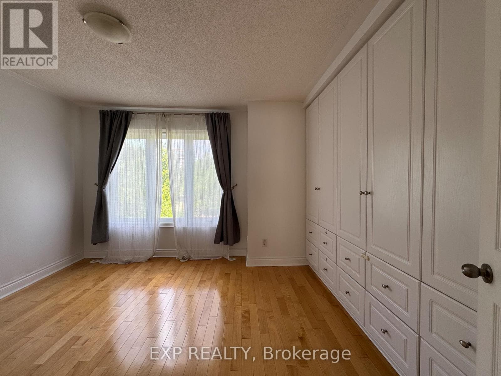 Single Family at 57 Galleria Parkway, Markham (Commerce Valley), Ontario - Photo 6 - RE/MAX Garden City Realty