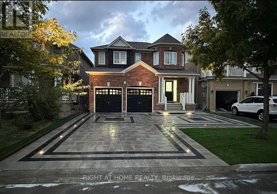 Single Family at 64 Williamson Family Hollow, Newmarket (Woodland Hill), Ontario - Photo 2 - RE/MAX Garden City Realty