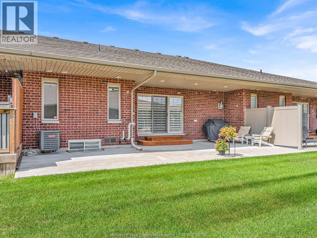 Single Family at 1138 NIGHTFALL, Windsor, Ontario - Photo 4 - RE/MAX Garden City Realty