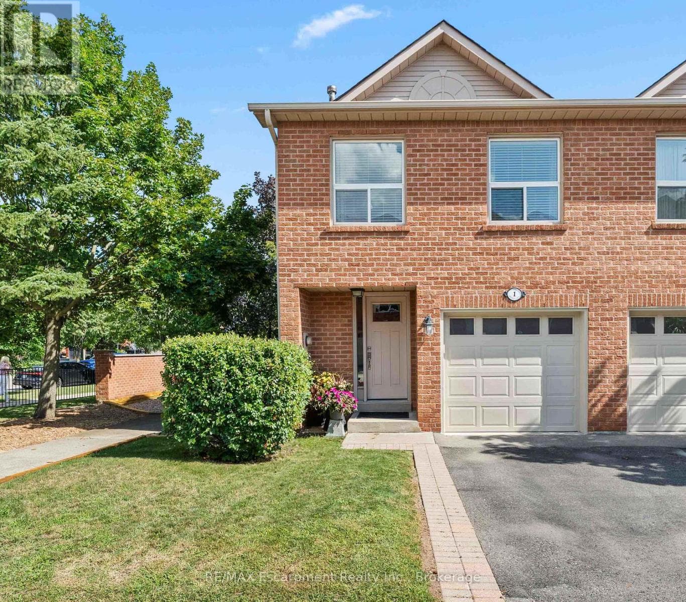 1- 1500 Reeves Gate