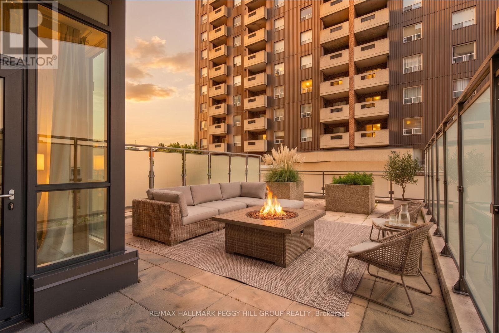 309- 111 Worsley Street