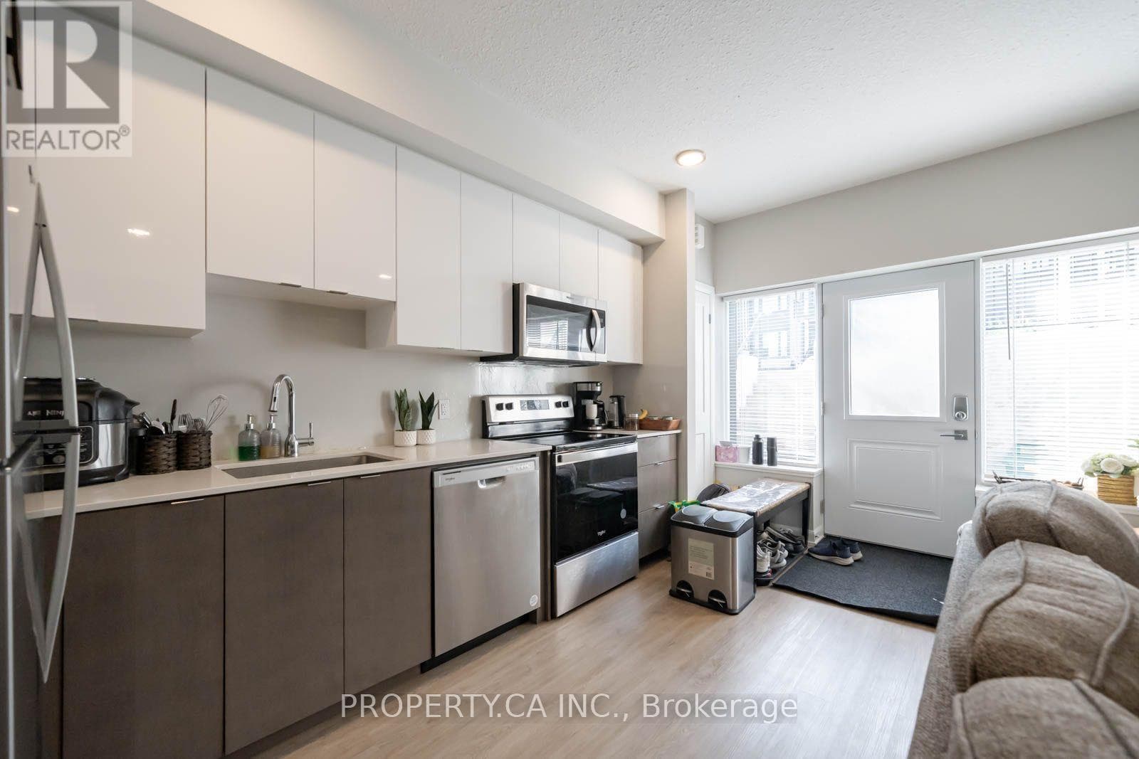 Single Family at 124- 708 Woolwich Street, Guelph (Riverside Park), Ontario - Photo 6 - RE/MAX Garden City Realty