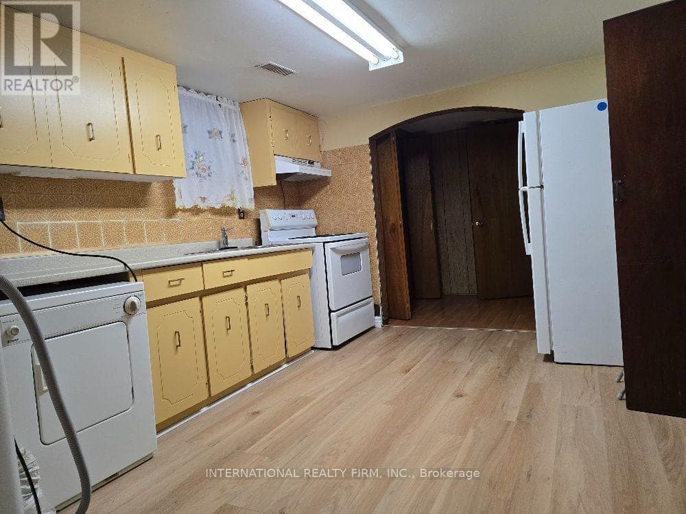 Single Family at 607 Coldstream Avenue, Toronto (Englemount-Lawrence), Ontario - Photo 10 - RE/MAX Garden City Realty