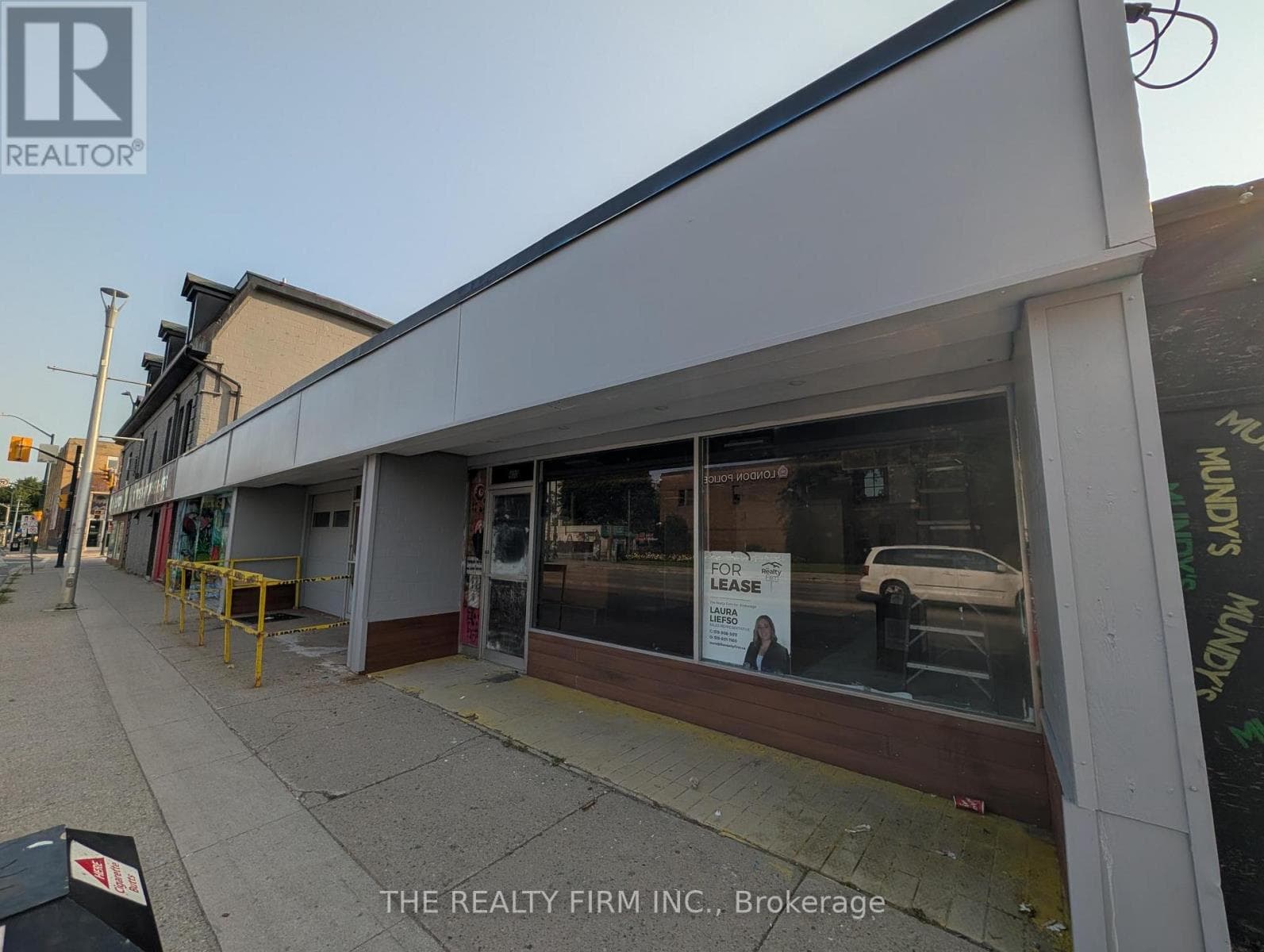 Retail at B- 609 Dundas Street, London East (East L), Ontario - Photo 2 - RE/MAX Garden City Realty