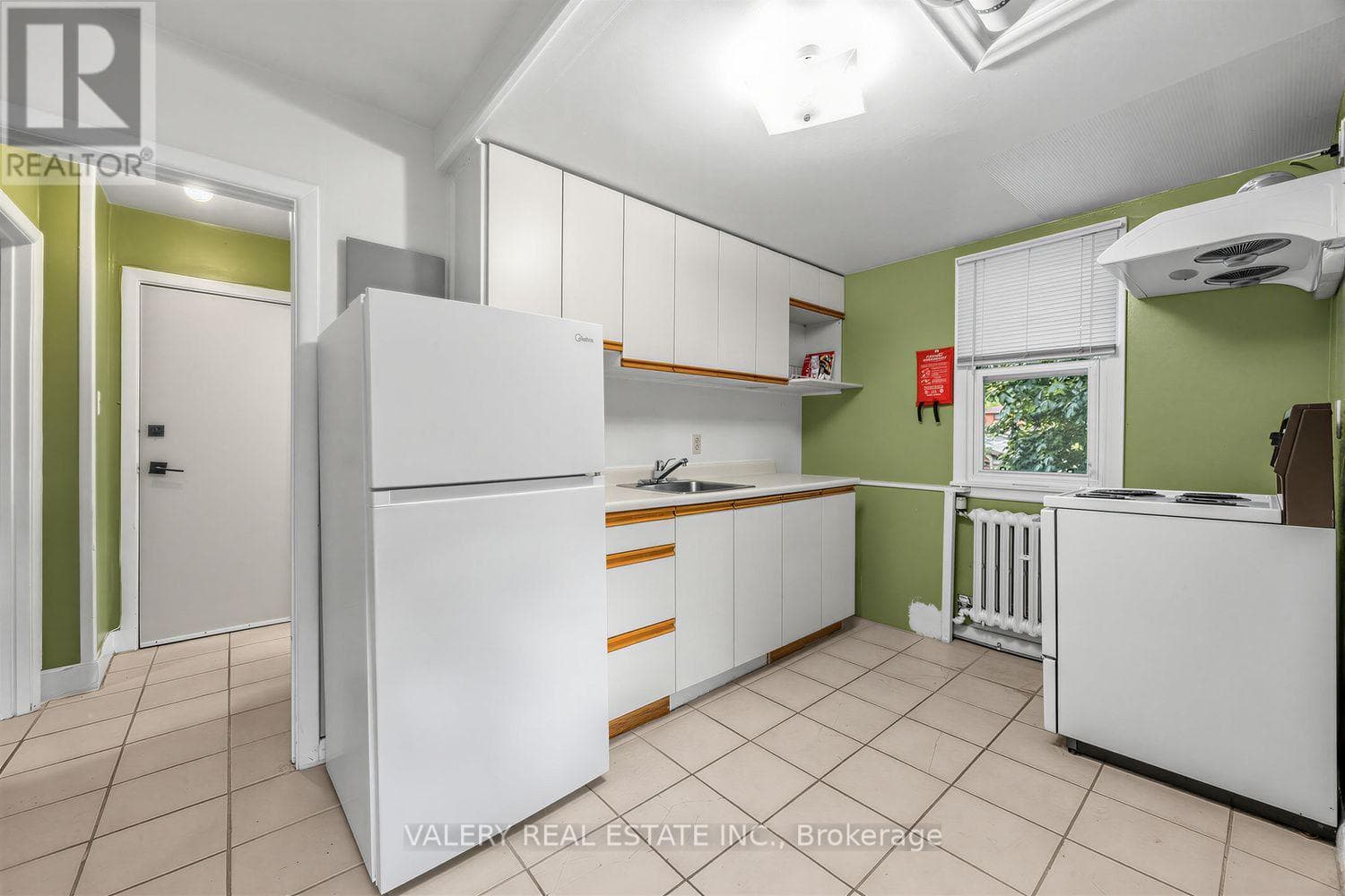 4- 8 Thirty Third Street