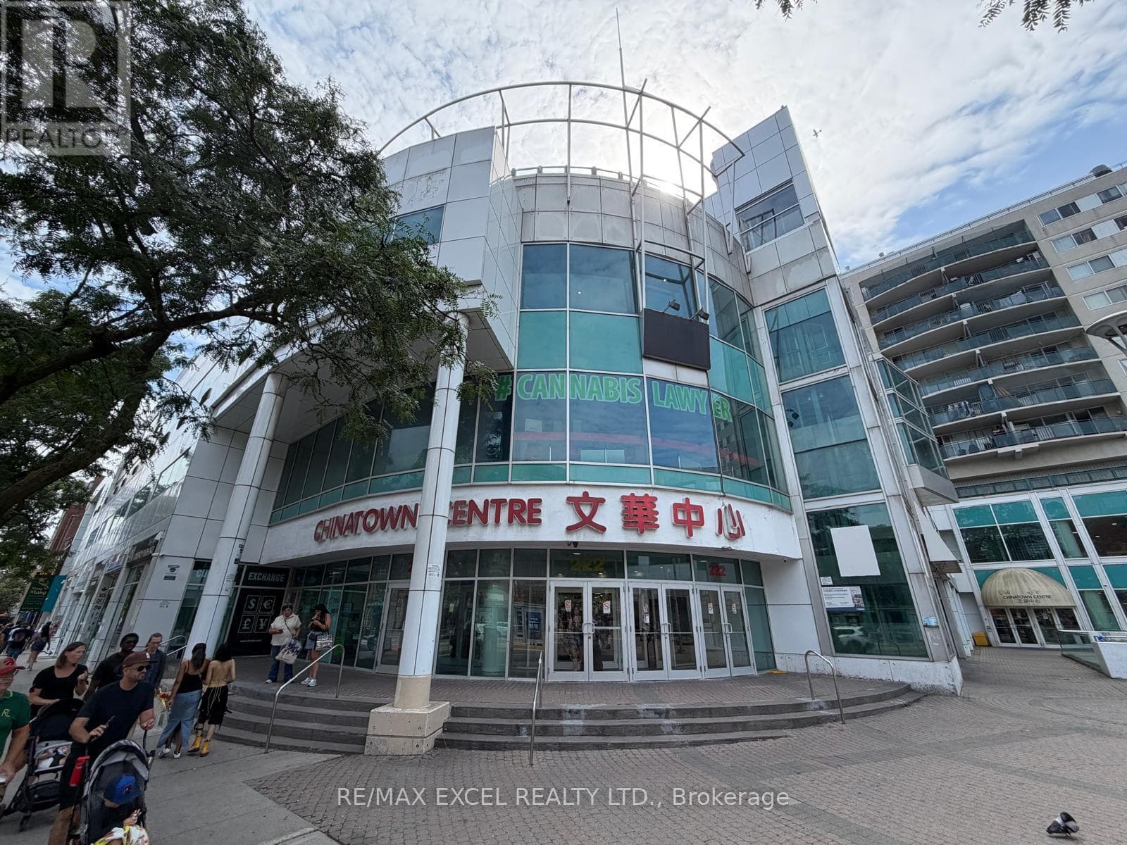 275- 222 Spadina Avenue