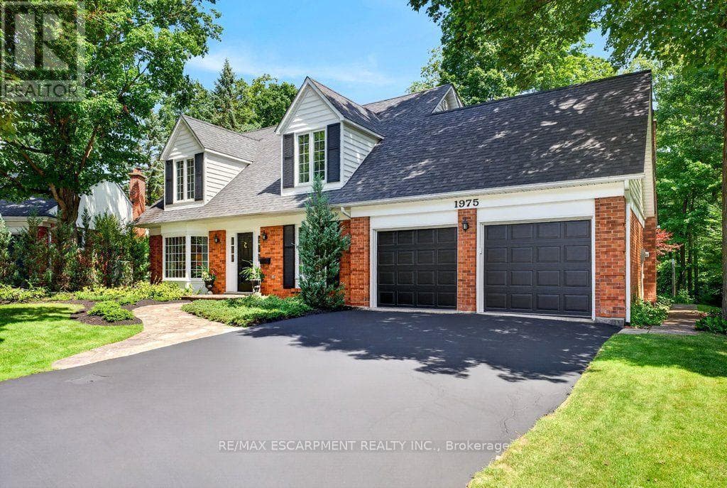 1975 Sterling Place