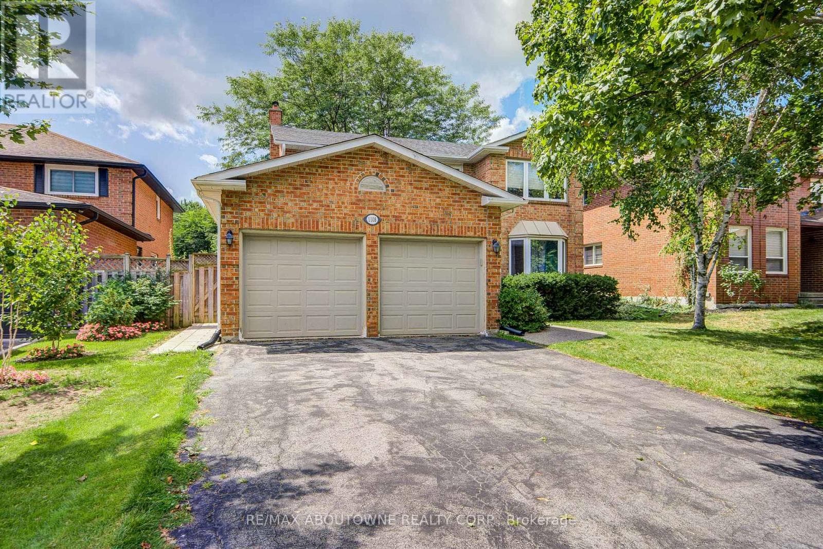 Single Family at Lower- 1108 Notley Crescent, Oakville (GA Glen Abbey), Ontario - Photo 2 - RE/MAX Garden City Realty