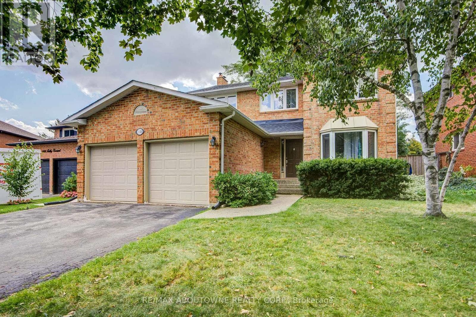 Single Family at Lower- 1108 Notley Crescent, Oakville (GA Glen Abbey), Ontario - Photo 4 - RE/MAX Garden City Realty